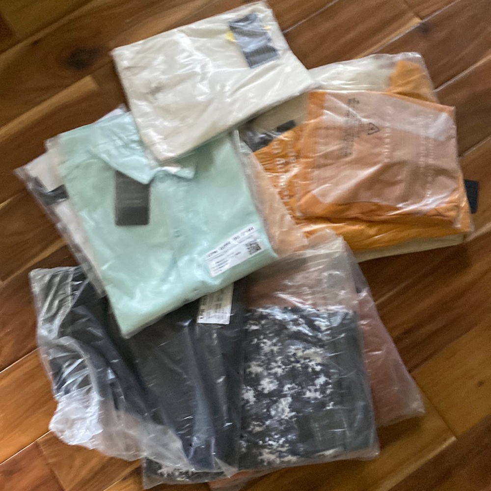 10 clothing pieces from fabletics worth 800$ all in medium